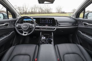 MUTIG: Modern eingerichtetes Interieur, rätselfrei bedienbar.