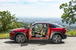 Mazda MX-30 seitlich