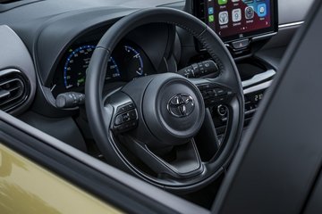 RÄTSELFREI: Das Interieur ähnelt dem normalen Yaris.