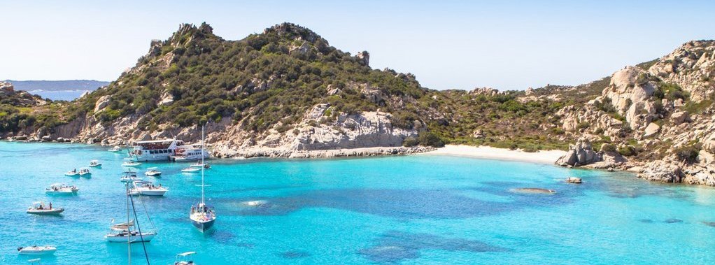 Spiaggia di Cala Corsara, Sardinia island, Italy - © AdobeStock Cala Corsara, Maddalena archipelago on Sardinia island, Italy